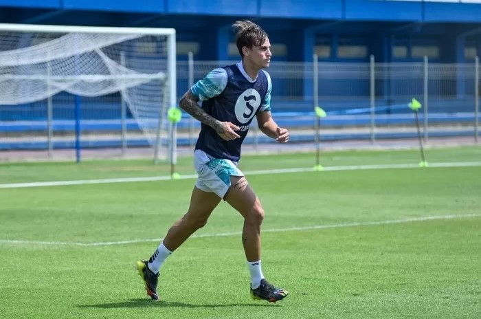 Stefano Beltrame yang tengah mengikuti sesi latihan bersama Persib Bandung.