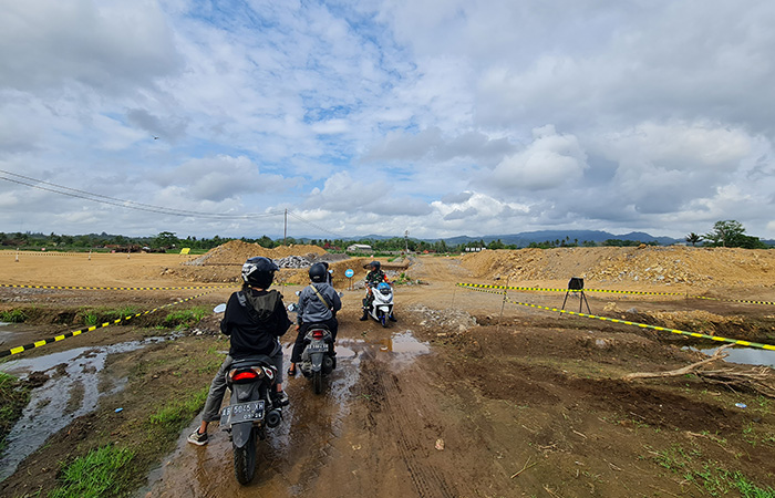 BERPROSES: Konstruksi pembangunan proyek jalan tol Jogja-Bawen paket 1 (seksi 1) di Desa Bligo sudah mulai dikerjakan.Naila Nihayah/Radar Jogja