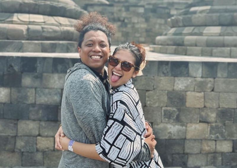 Kebahagiaan Arie Krting dan Indah Permatasari. (Instagram/@ariekriting)