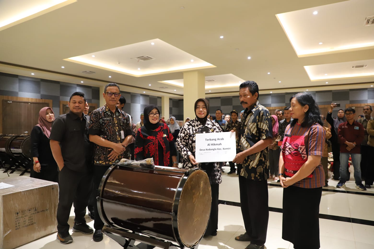 Penyerahan hibah alat kesenian oleh Plt Bupati Purworejo secara simbolis kepada 194 grup kesenian di Kabupaten Purworejo beberapa waktu lalu.&nbsp;