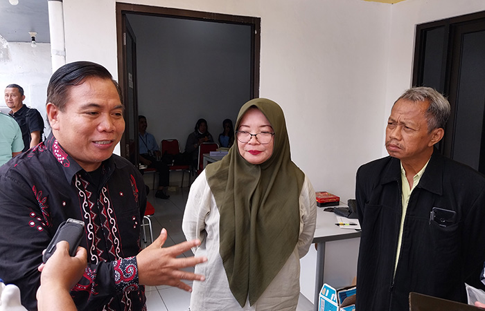 Budhi Masturi dan Novia Rukmi di sela acara FGD bersama multi stakeholder di Kantor Ombudsman Republik Indonesia (ORI) DIY, Selasa (5/12/2023).Wulan Yanuarwati/Radar Jogja