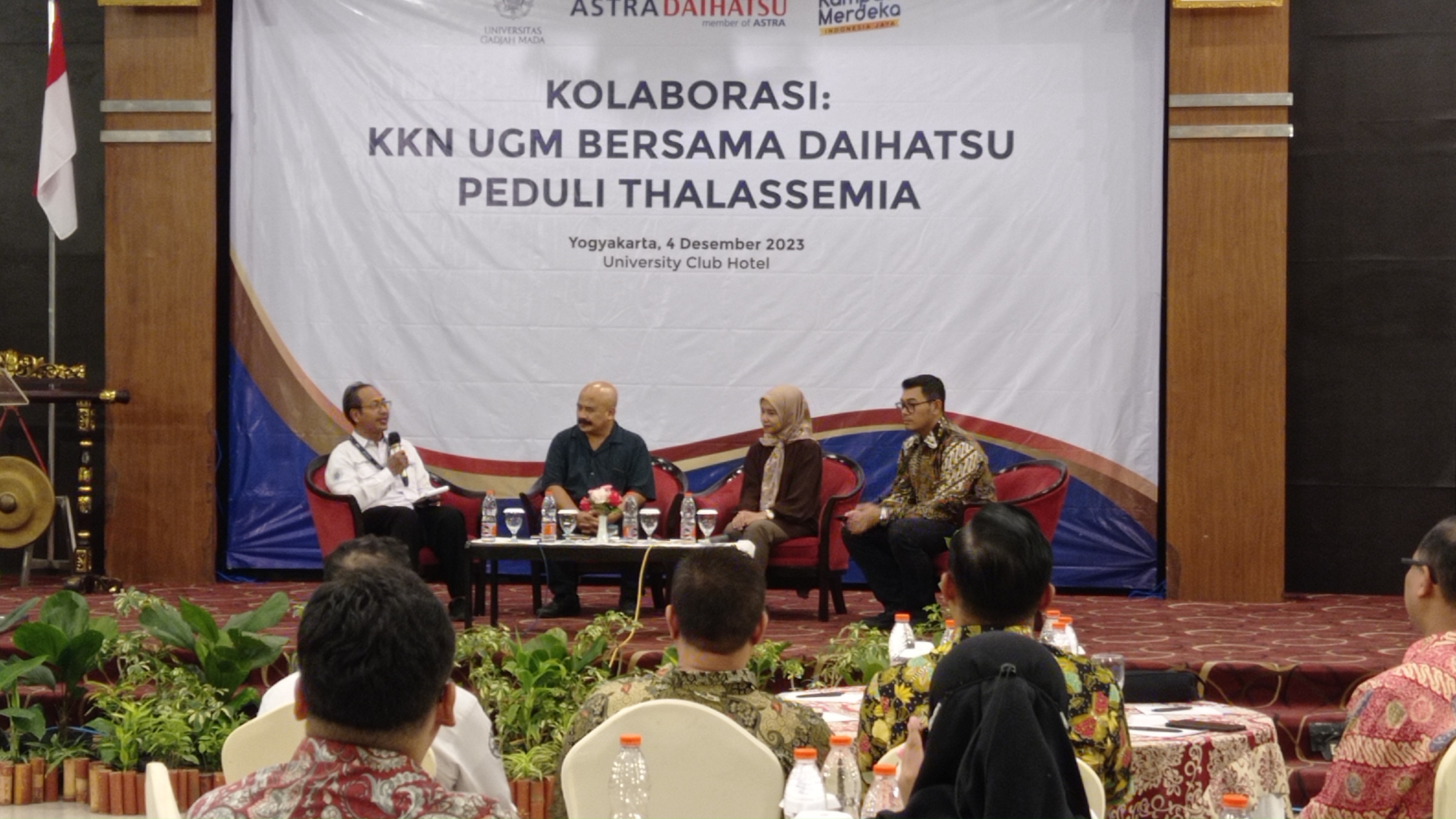 Astra Daihatsu dan UGM berkolaborasi melalui KKN Tematik Peduli Thalassemia, dengan membekali mahasiswa peserta KKN pengetahuan terkait thalassemia.