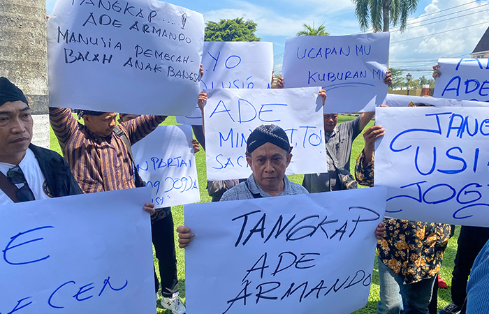 Suasana pelaporan kasus pernyataan Ade Armando oleh Aliansi Masyarakat Jogja Istimewa di Polda DIJ, Rabu (6/12/2023).AGUNG DWI PRAKOSO/RADAR JOGJA
