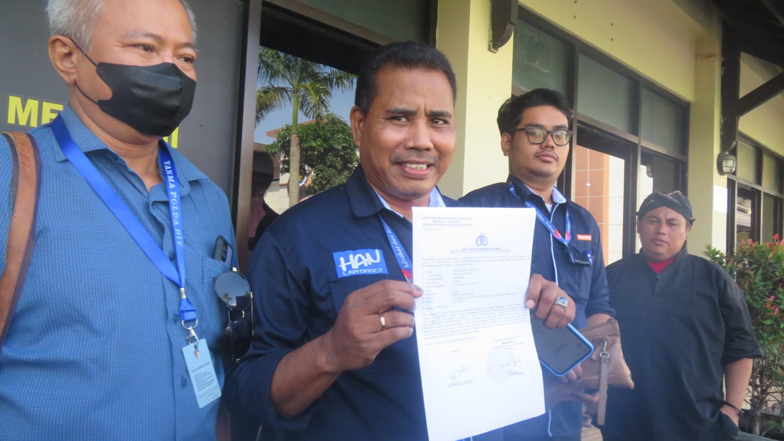 DITERIMA: Aliansi Masyarakat Jogja Istimewa melaporkan Ade Armando ke Polda DIY Rabu (6/12). (Dwi Agus/Radar Jogja)