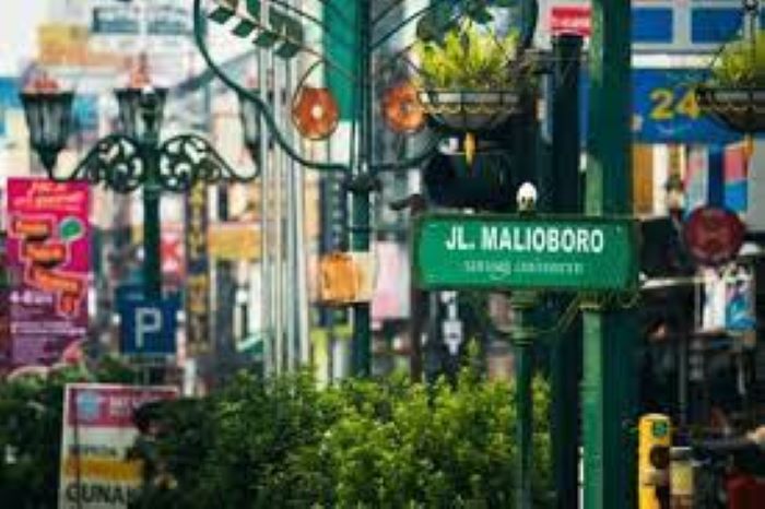 Kawasan malioboro merupakan salah satu titik wifi gratis yang bisa diakses para wisatawan (phinemo.com)