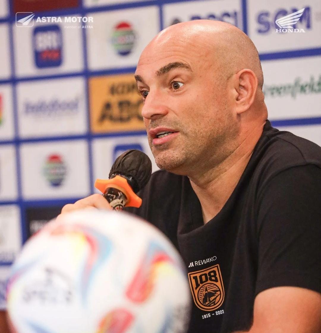 SIAP: Pelatih PSM Makassar berharap suporter PSM meramaikan Stadion BJ Habibie. (dok IG PSM)