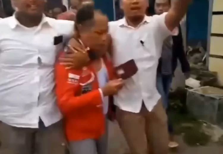 Jumadi Diarak Warga