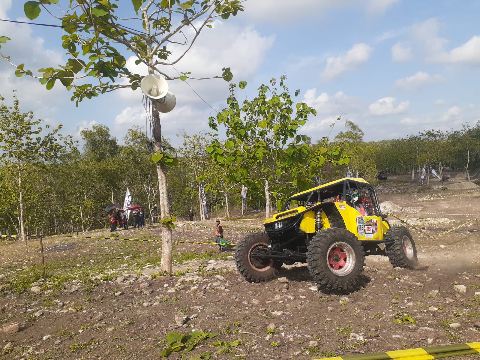 Keterangan Salah satu peserta Kejurnas Adventure Ofroad 2023 saat Melintasi Janoko 4x4 Sirkuit Jogja Desa Wisata Krebet, Pajangan, Bantul. Foto RIZKY WAHYU/RADAR JOGJA