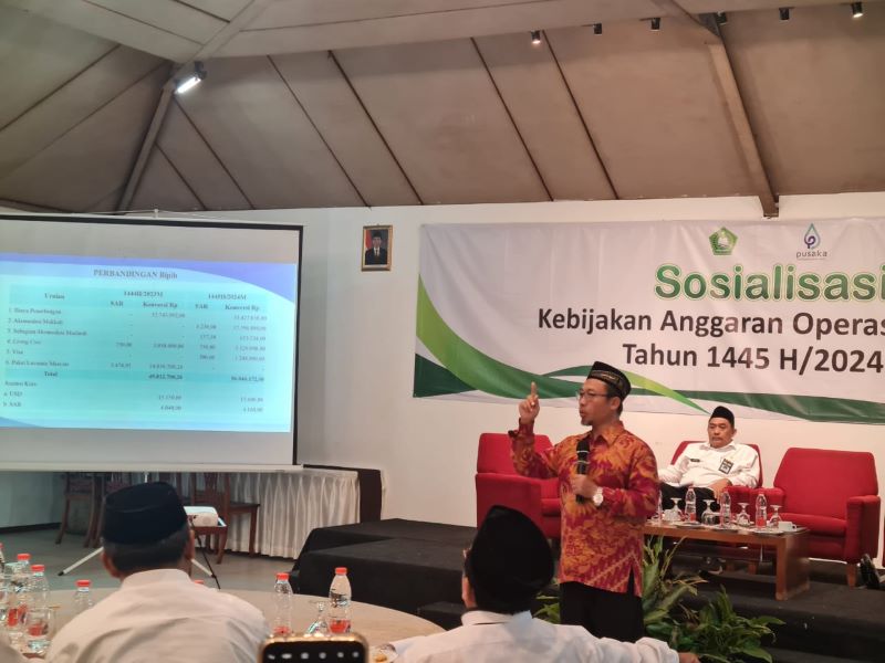 Kasubdit Pengelolaan Keuangan Operasional Haji (PKOH), Ditjen PHU Kemenag RI Suratman saat menjelaskan soal anggaran operasional haji tahun 1445 H/2024 M di Kota Magelang, Senin (11/12).