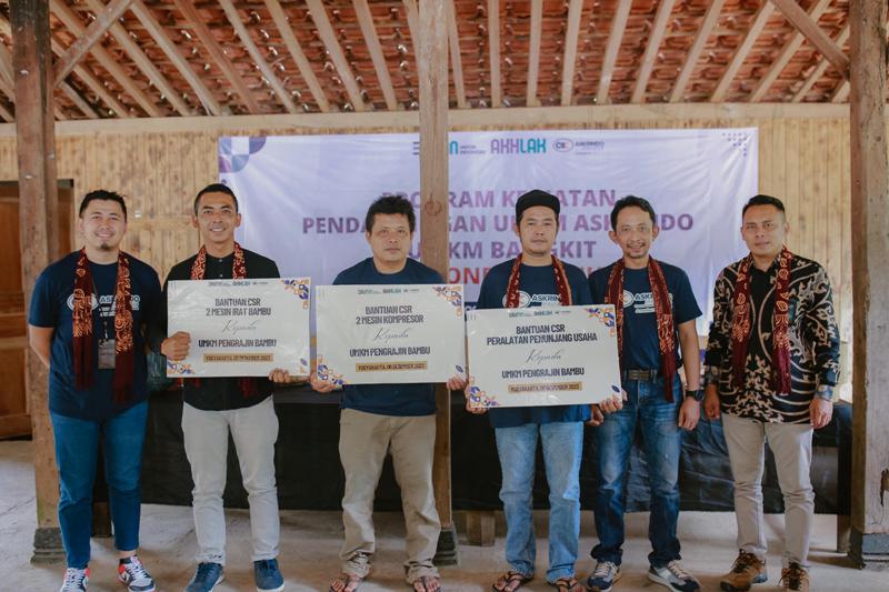 CSR: Asuransi Kredit Indonesia (Askrindo) menyalurkan bantuan corporate social responsibilty (CSR) kepada pelaku Usaha Kecil Mikro dan Menengah (UMKM) di Desa Muntuk,  Dlingo, Bantul. (ISTIMEWA)
