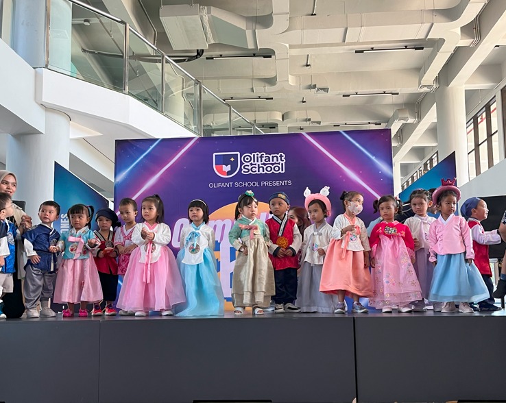 EVENT: Segenap siswa Olifant School antusias mengikuti beragam kegiatan dalam agenda CommUNITY Fest. (FAHMI F/RADAR JOGJA)