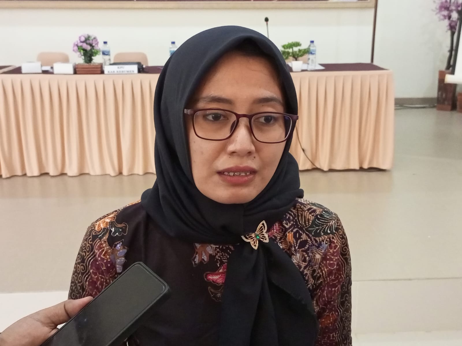 Ketua KPU Kebumen Dzakiyatul Banat. (M Hafied/Radar Jogja)