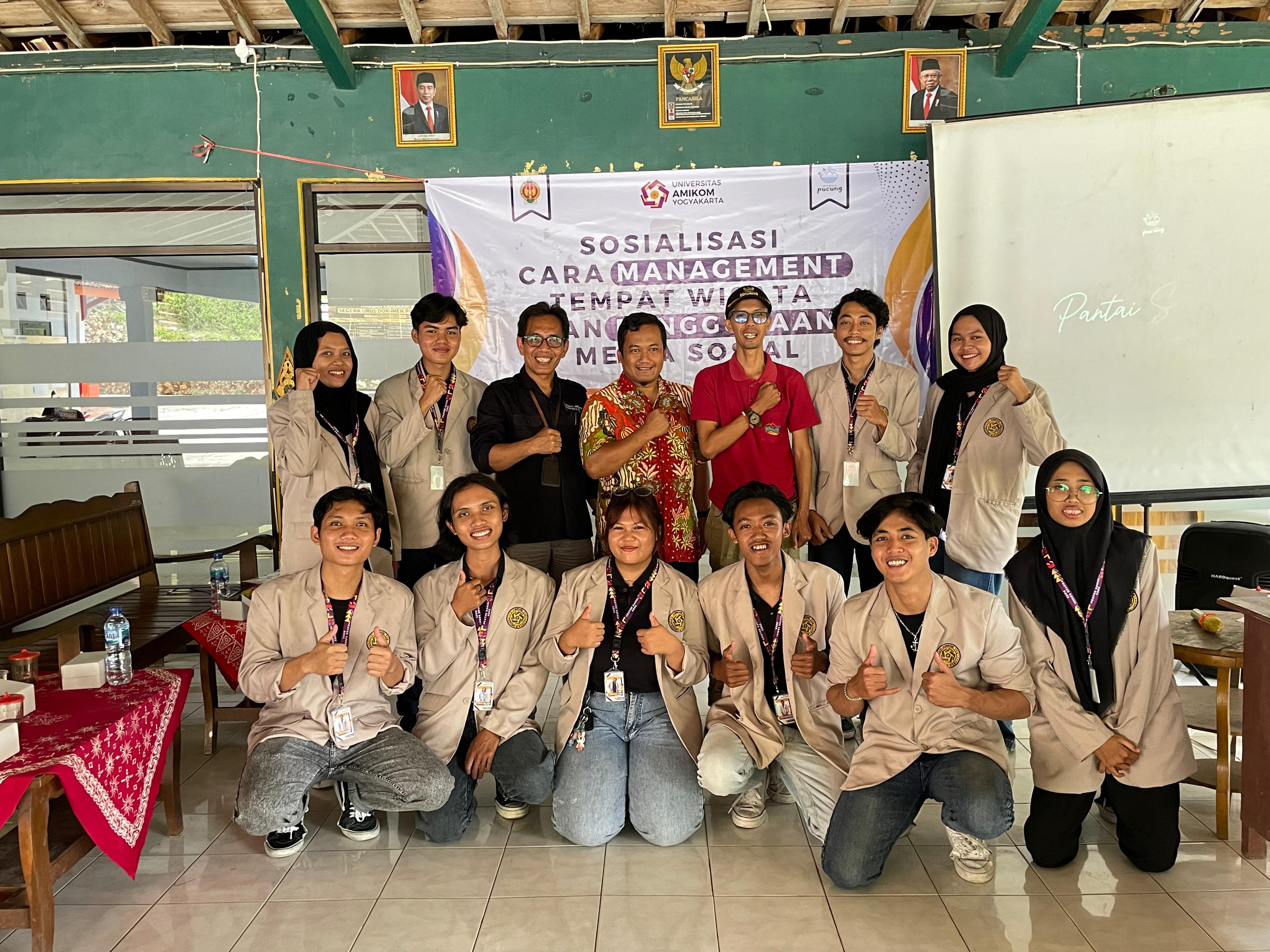 Kegiatan Sosialisasi oleh mahasiswa AMIKOM Yogyakarta di Desa Wisata Pucung.