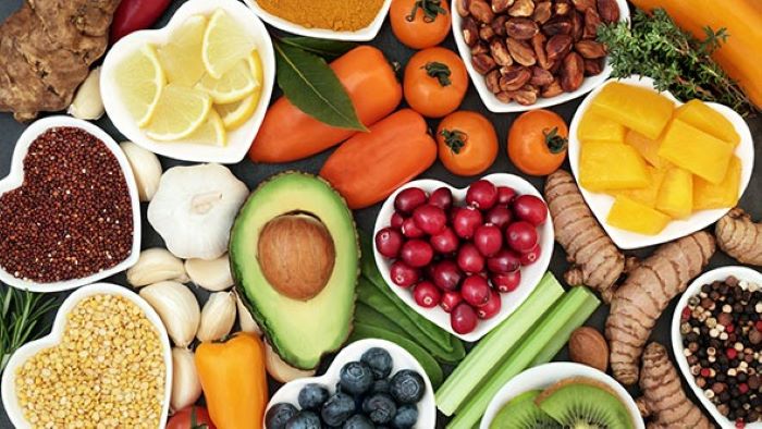 rutin mengonsumsi buah-buahan dapat mencegah penuaan pada wajah (pidjarr.com)