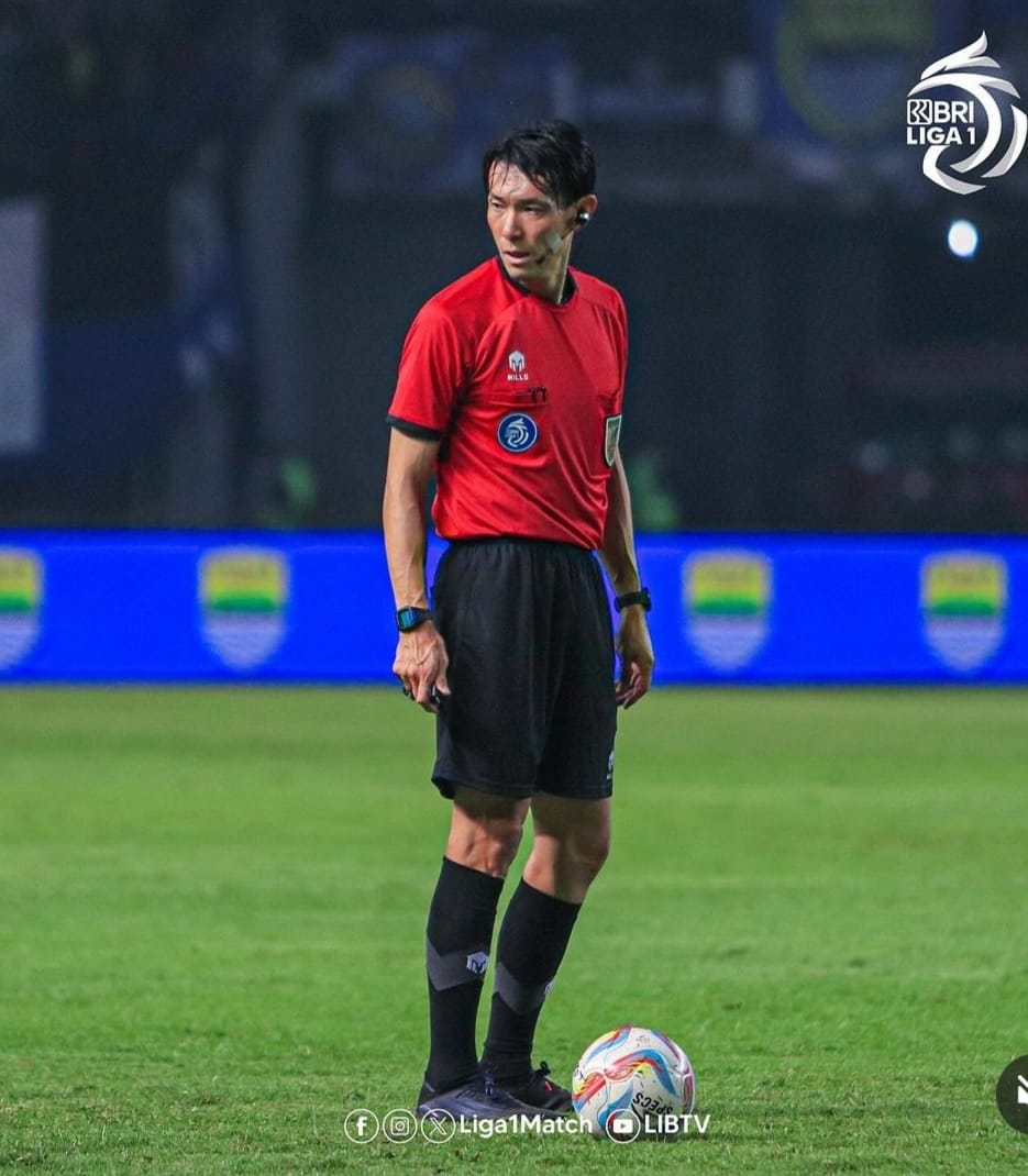 Wasit Asal Jepang, Futoshi Nakamura memimpin pertandingan BRI Liga 1 Persib vs Persik (tangkapan layar dari ig liga1match)