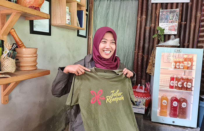 MENYENANGKAN: Perjalanannya menuju Kepulauan Selayar dipenuhi rasa senang. Selain menelusuri jalur rempah Nusantara, Deka bersama 19 peserta lainnya berkesempatan naik KRI Dewaruci.