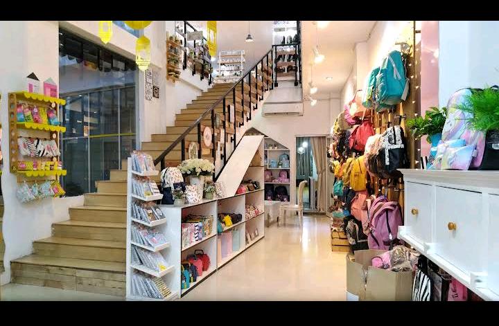 koleksi aksesoris di Rumah Warna Jogja ( viata anikawati )