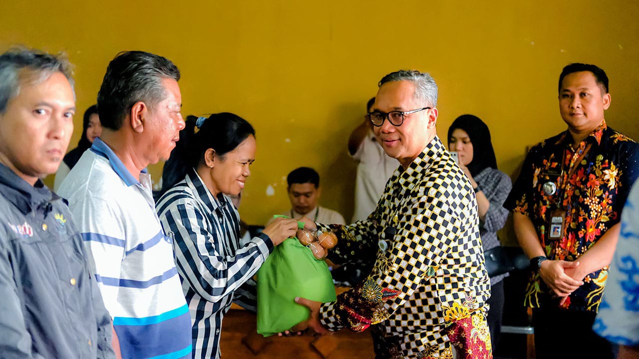 TINJAU PROYEK: Wali Kota Magelang dr. H. Muchamad Nur Aziz, Sp.PD.K-GH.,FINASIM, didampingi Wakil Wali Kota Drs. M. Mansyur, M.Ag, saat meninjau proses pembangunan selter kuliner Ngesengan. (ISTIMEWA)