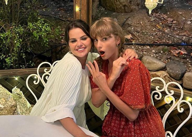 Selena Gomez dan Taylor Swift (Instagram @selenagomez)