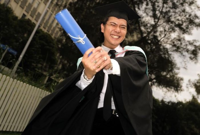 Instagram @iqbaal.e (potret momen wisuda Iqbal