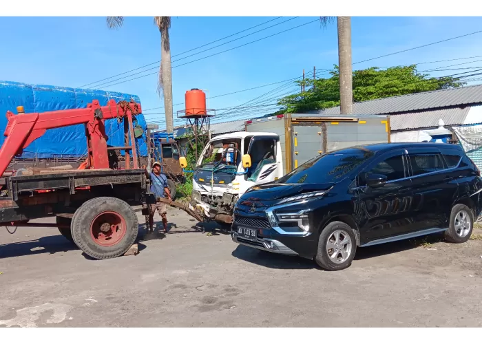 Sejumlah kendaraan yang terlibat kecelakaan karambol yang diparkir di Sub Terminal Delanggu.