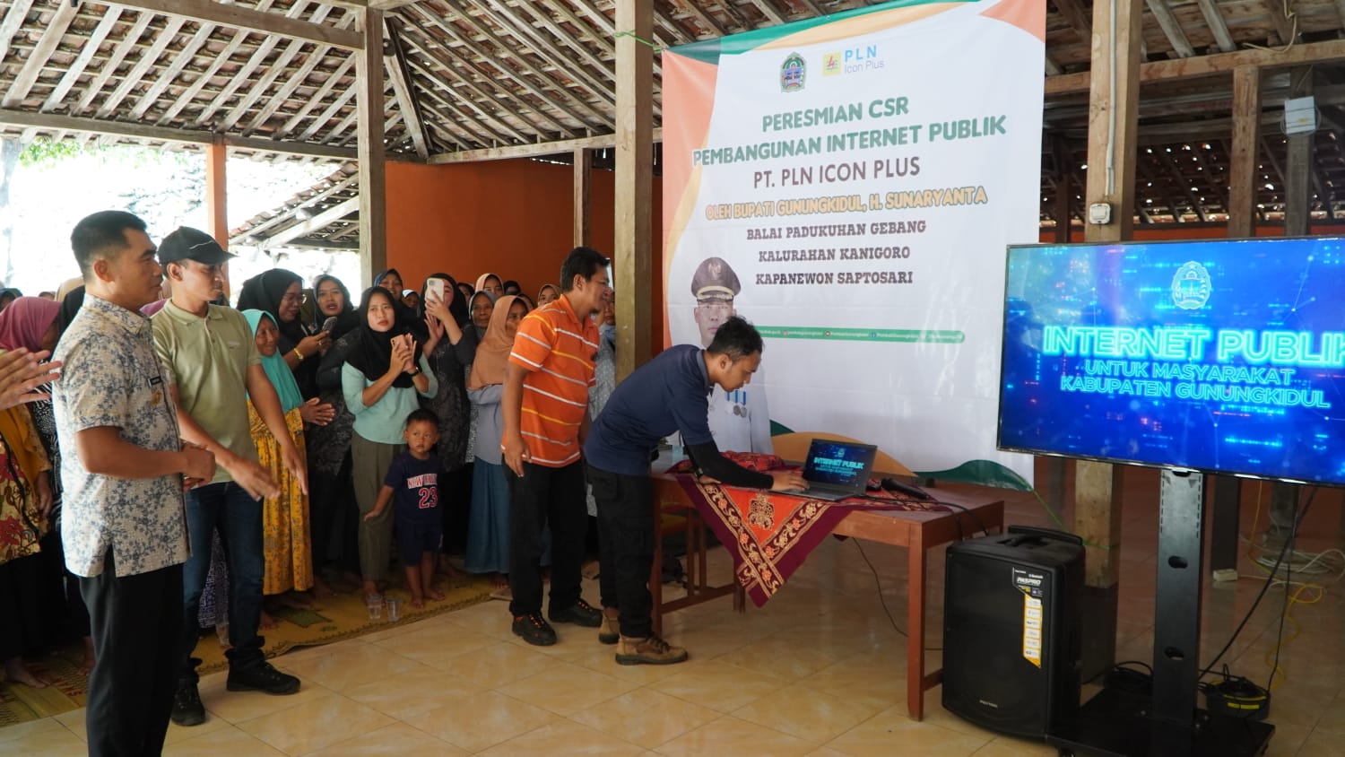 MANFAAT - Peresmian internet gratis di Gebang, Kanigoro, Saptosari belum lama ini. Foto: Gunawan/Radar Jogja