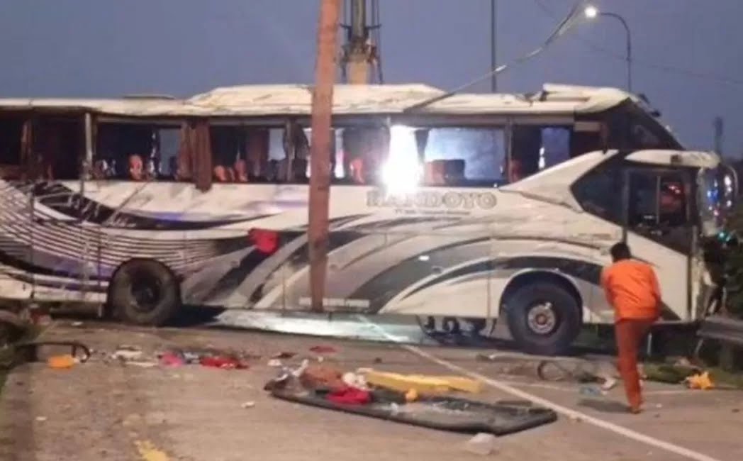 Dua belas orang menjadi korban meninggal kecelakaan tunggal bus PO Handoyo di Tol Cipali, Jumat (15/12/2023) sore.