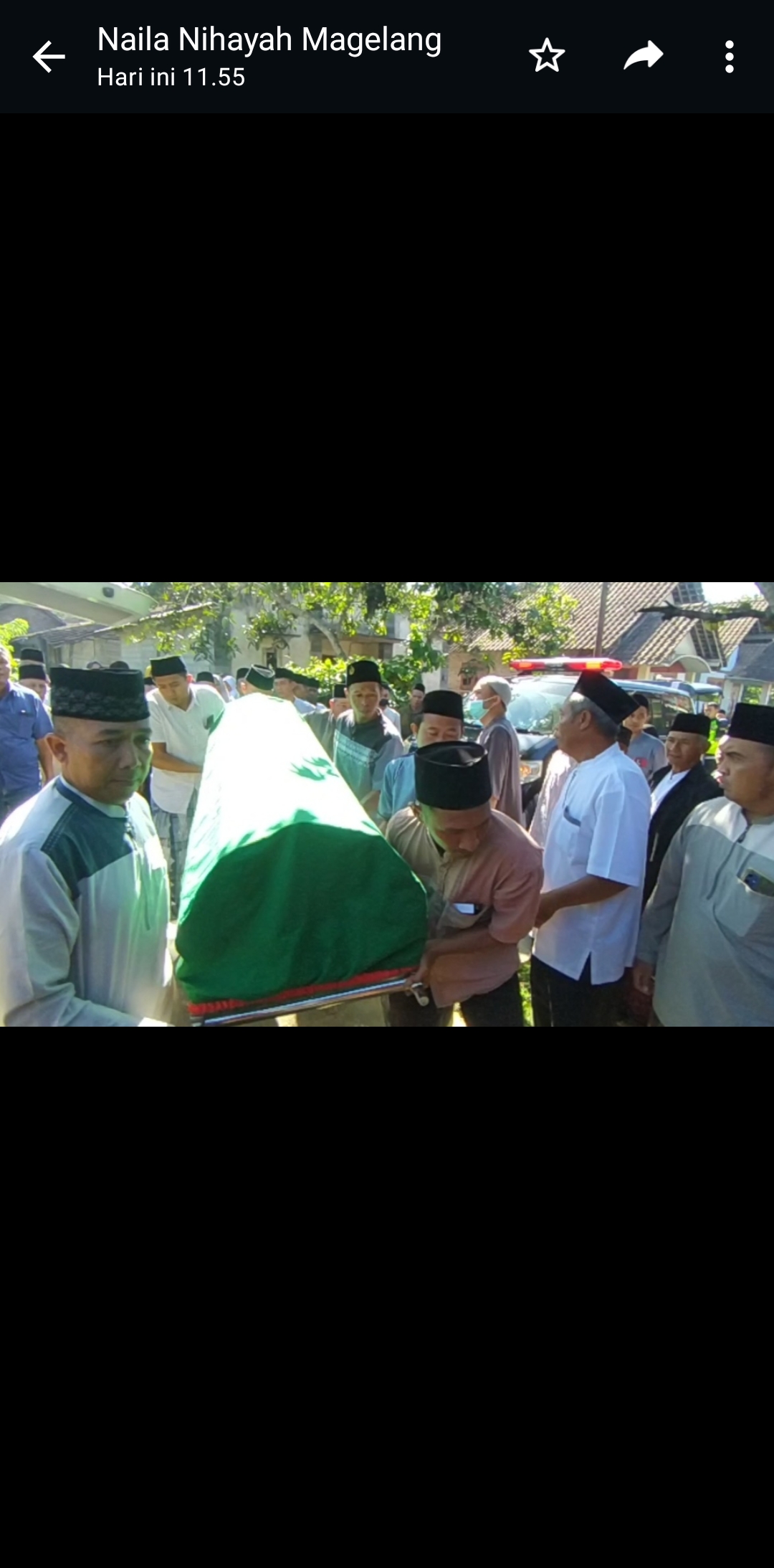 HENDAK DIKEBUMIKAN: Jenazah warga asal Salam, Grabag tiba di rumah duka sekitar pukul 08.30. Ketiganya disalatkan terlebih dahulu, barulah dikebumikan di tempat pemakaman umum terdekat. (ISTIMEWA)