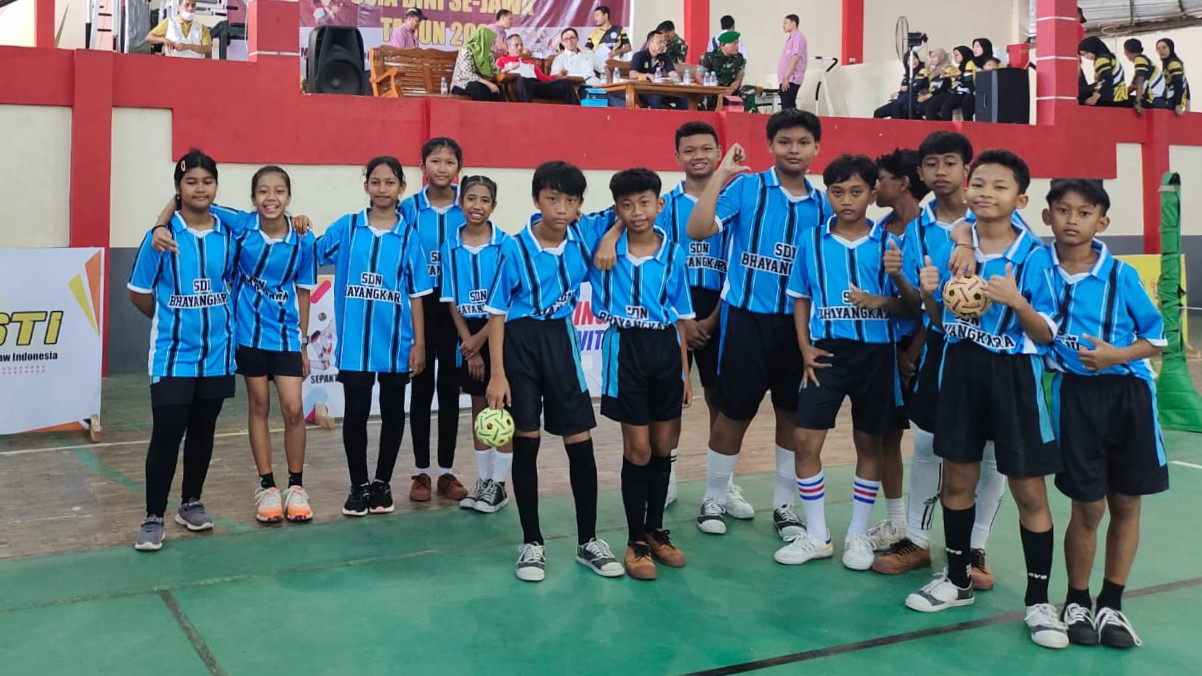 PRESTASI: SDN Bayangkara Jogja mengirim regu putra dan putri untuk mengikuti ajang kejuaraan sepak takraw usia dini se-Jawa di Jepara. (Istimewa)