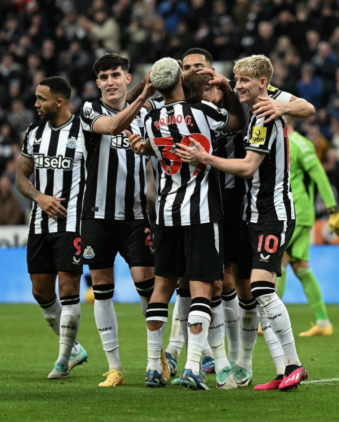 Newcastle taklukka  Fulham 3-0 (AG)