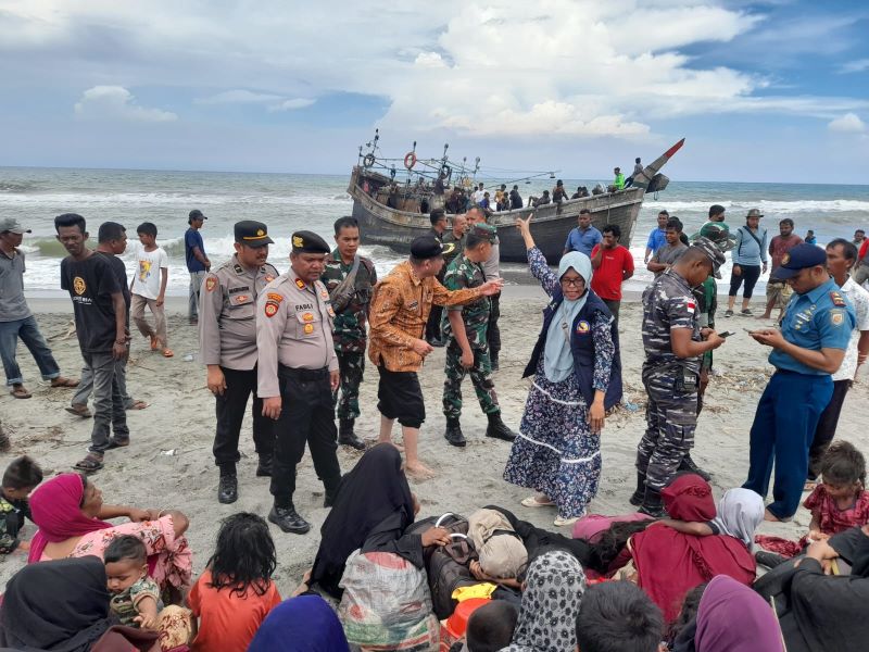Sejumlah Pengungsi Rohingya saat mendarat di Pantai Aceh beberapa waktu lalu. (website/Aceh online)