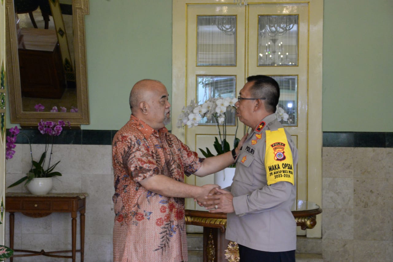 Wakapolda DIY berpamitan dengan Wagub DIY Paku Alam X untuk menjalani tugas barunya di Jakarta. (Dok Humas Provinsi DIY)