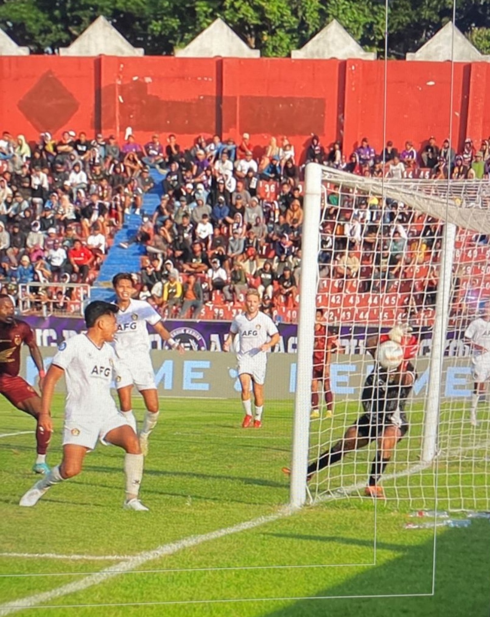 Gol dari Yuran Fernandes yang disahkan wasit, PSM unggul 1-0 atas Persik (istimewa)