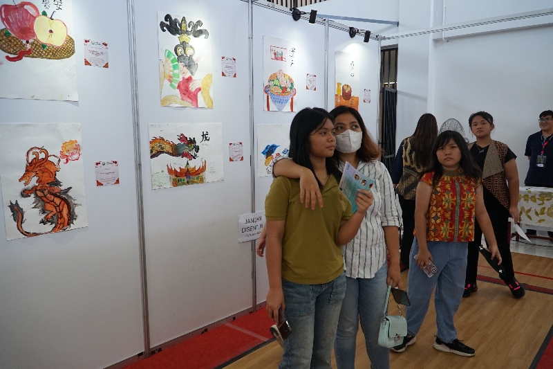 BERWARNA: Suasana pameran lukisan karya siswa di Sekolah Budi Utama. (Dok Sekolah Buda Utama)