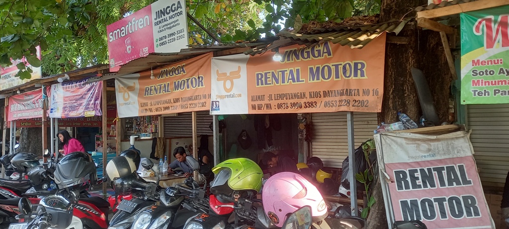 RAIH UNTUNG:&nbsp; Suasana rental motor Jingga dan FRent Jogja. Permintaan sewa motor meningkat drastis dibanding hari-hari biasa