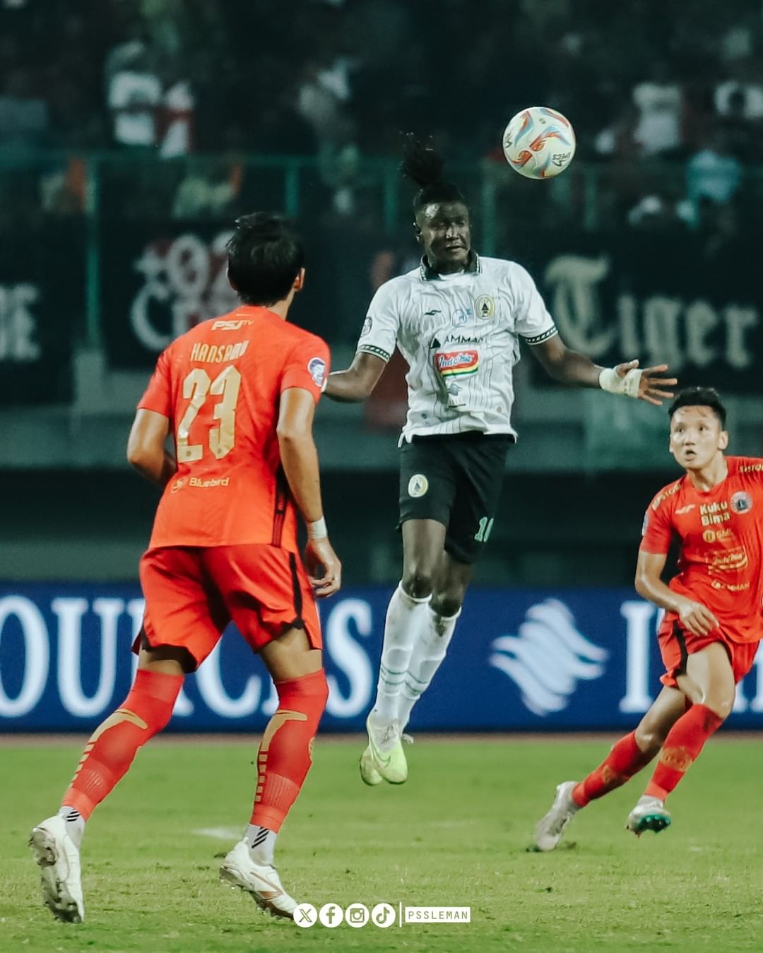 Laga PSS Sleman dijamu Persija Jakarta di Stadion Patriot Candrabhaga, Sabtu (16/12/2023).