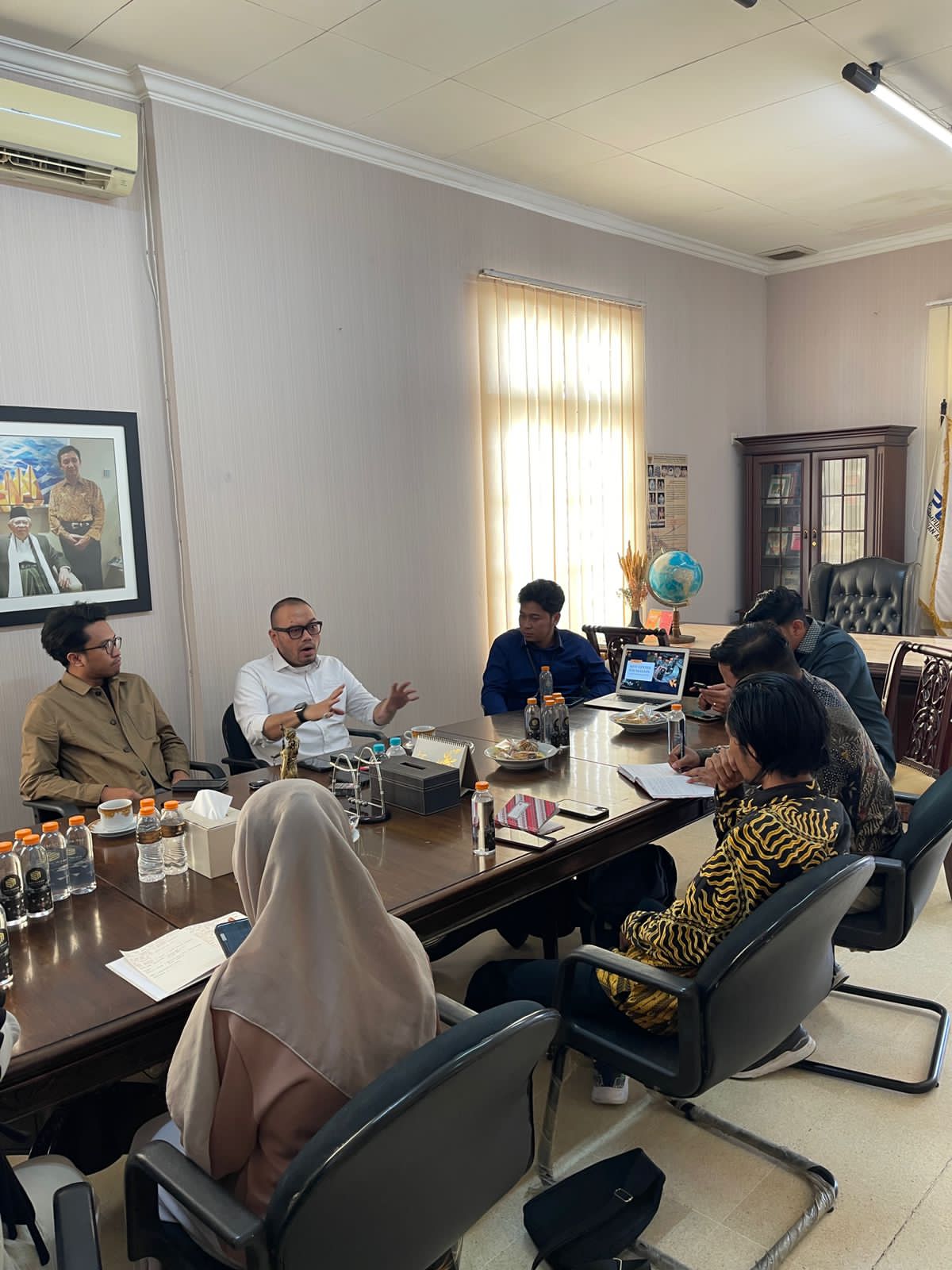 Suasana diskusi mahasiswa magister UIN Sunan Kalijaga Jogja ke SHW Center