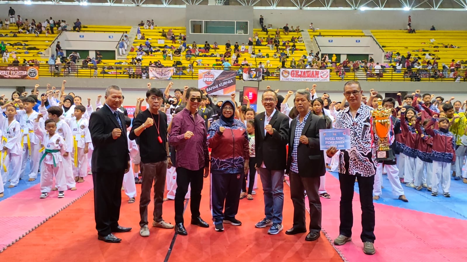 &nbsp;  AGENDA TAHUNAN: Pembukaan kejuaraan Super Taekwondo Championship 2023, di GOR Amongrogo, kemarin (21/12/2023).