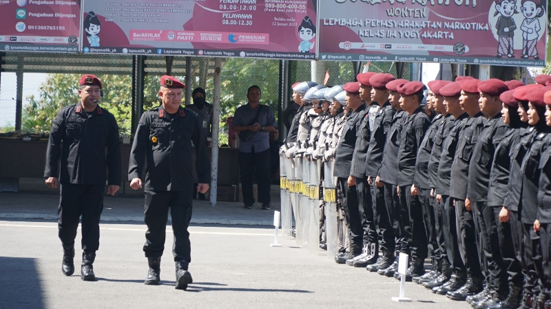 FOKUS: Pejabat struktural Kemenkumham DIY menggelar apel siaga dan razia lapas untuk meningkatkan kewaspadaan di momentum nataru. (Humas Kemenkumham DIY)