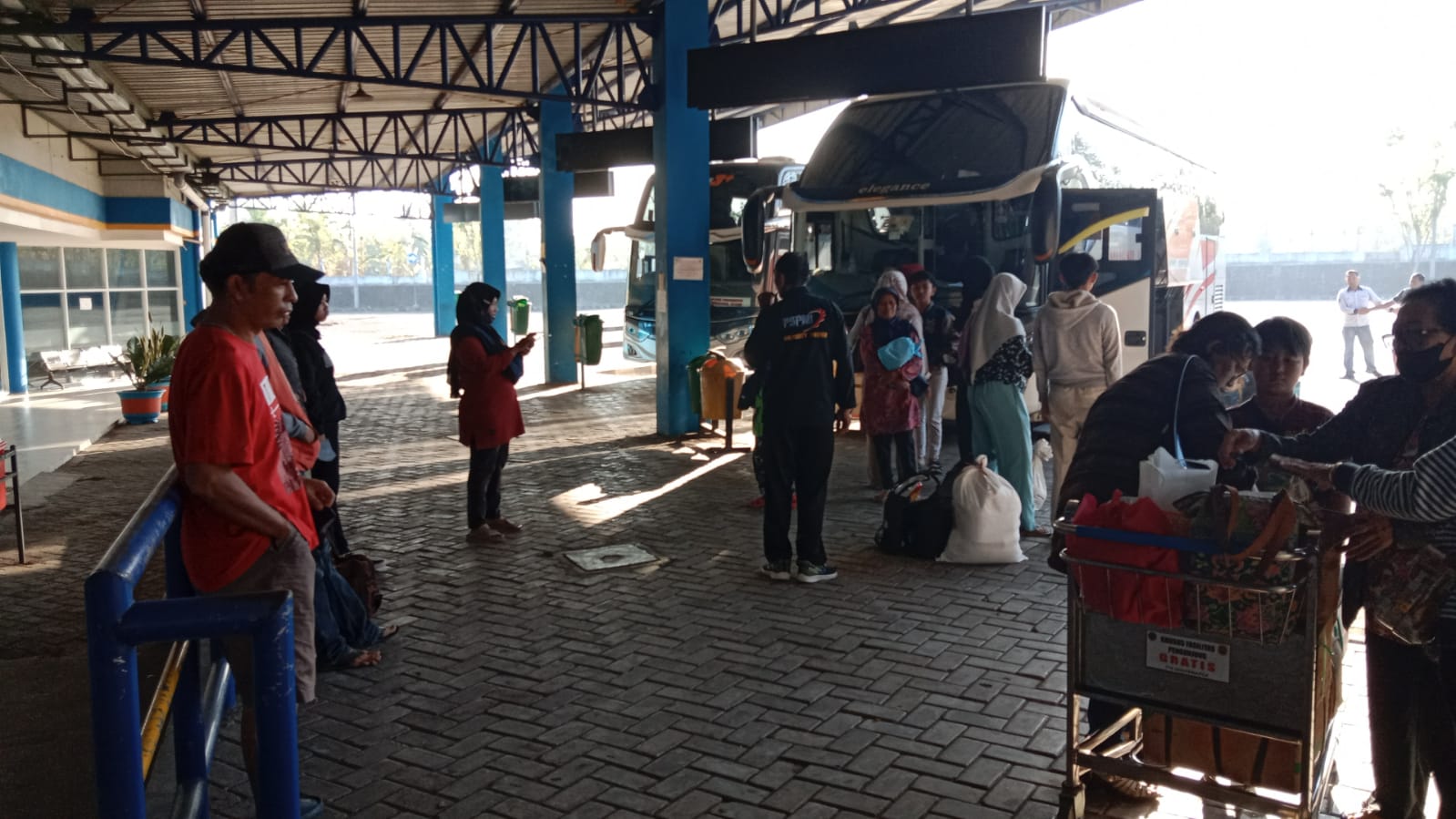 MASIH NORMAL - Suasana di Terminal Tipe A Dhaksinarga, Selang, Wonosari Kamis (21/12/2023). Foto: Gunawan/Radar Jogja
