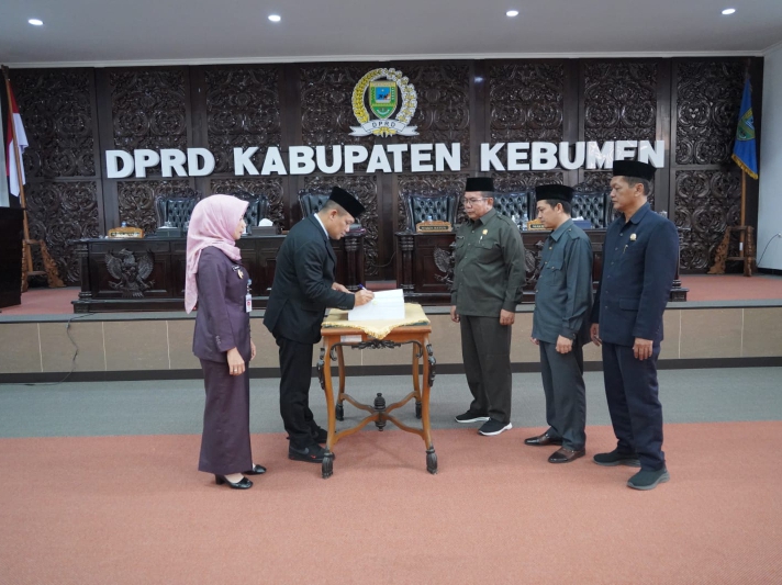 SAH : Rapat paripurna DPRD Kebumen dengan agenda penetapan Perda APBD Tahun Anggaran 2024.