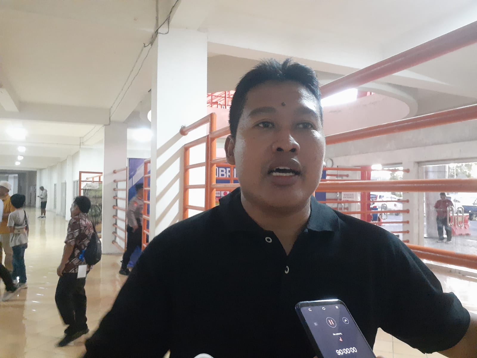 SIAP: Pelatih sepak bola putri DIY Nopendi saat Menjelaskan Mengenai Kesiapan Tim Sepak Bola Putri DIJ di Ajang PON XXI mendatang. (Rizky Wahyu/Radar Jogja)