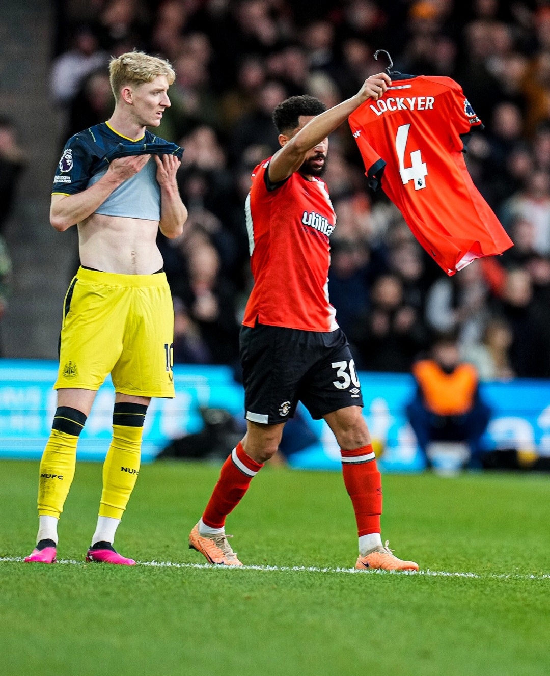 Luton Town raih poin penuh atas Newcastle United berkat gol tunggal Andros Townsend (ig lutontown)