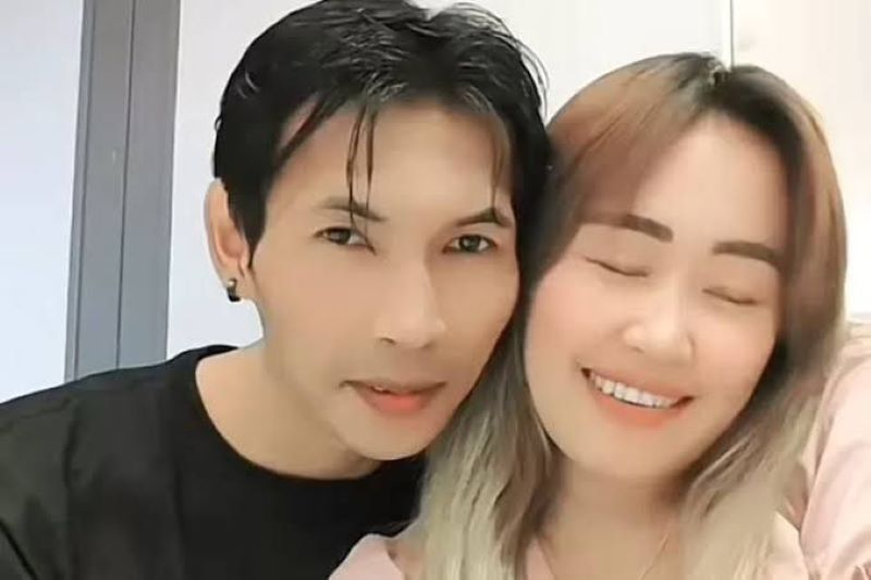 Bucinnya Pasangan Suami Isteri Arya Khan dengan penyanyi Pinkan Mambo. (Google/@Lampungtimecom)