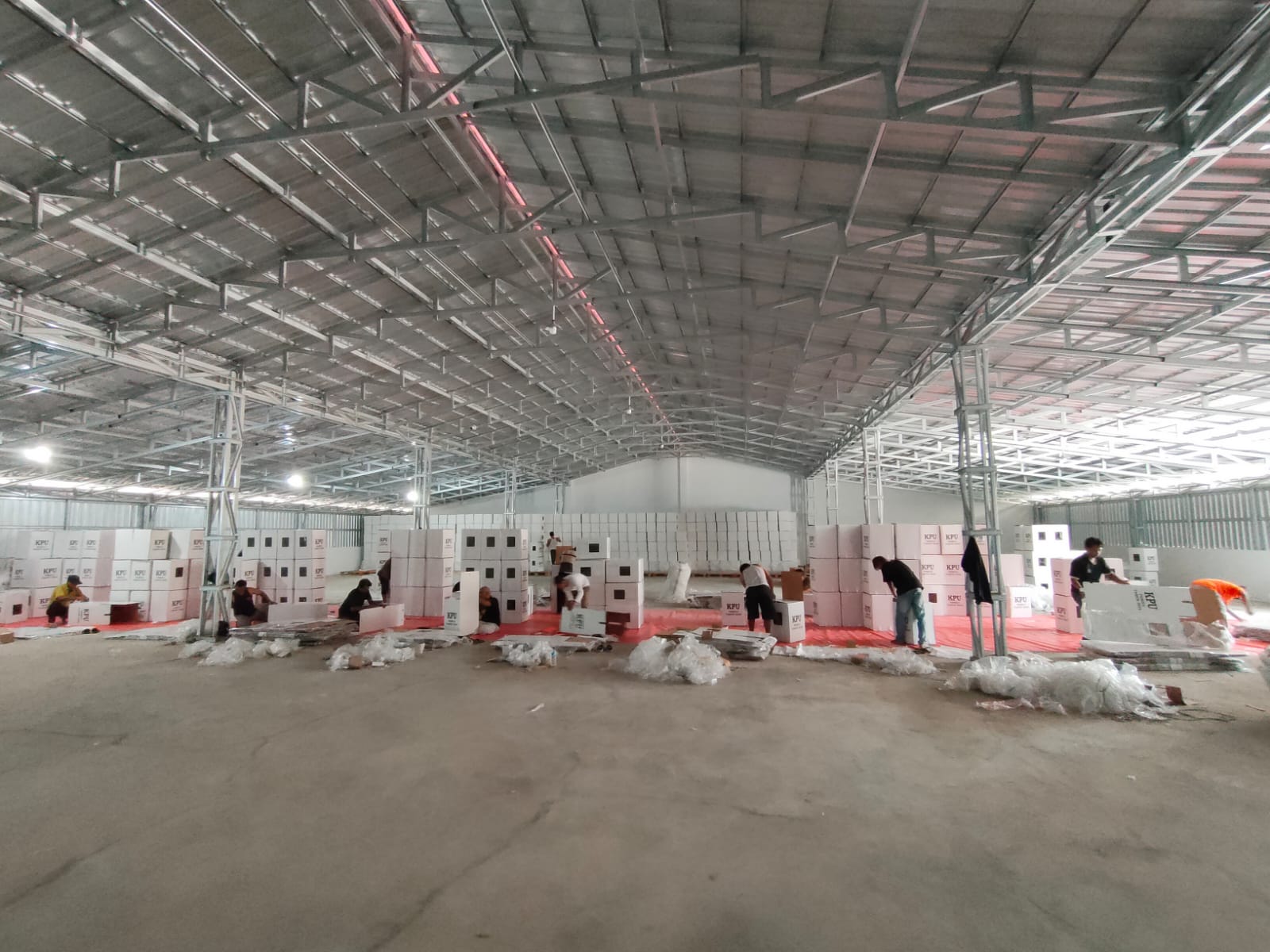 KPU Purworejo sudah mulai proses setting kotak suara untuk 2.995 TPS di Kabupaten Purworejo beberapa waktu lalu. - ISTIMEWA