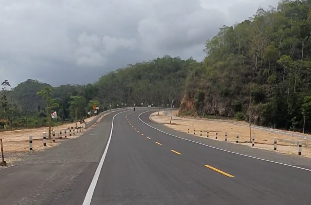 SUDAH DIBUKA -  Kondisi Jalur Jalan Lintas Selatan (JJLS) melintasi Gunungkidul menuju ke barat arah Pantai Baron dan sekitarnya  (GUNAWAN/Radar Jogja)