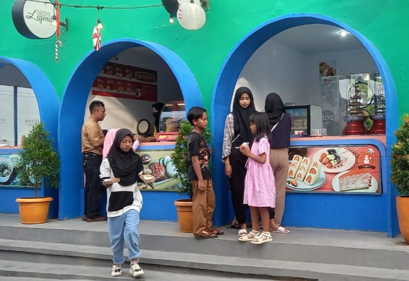 ADA POTONGAN - Sejumlah anak menikmati liburan di HeHa Sky View, Kapanewon Patuk belum lama ini. (Foto: Gunawan/Radar Jogja)