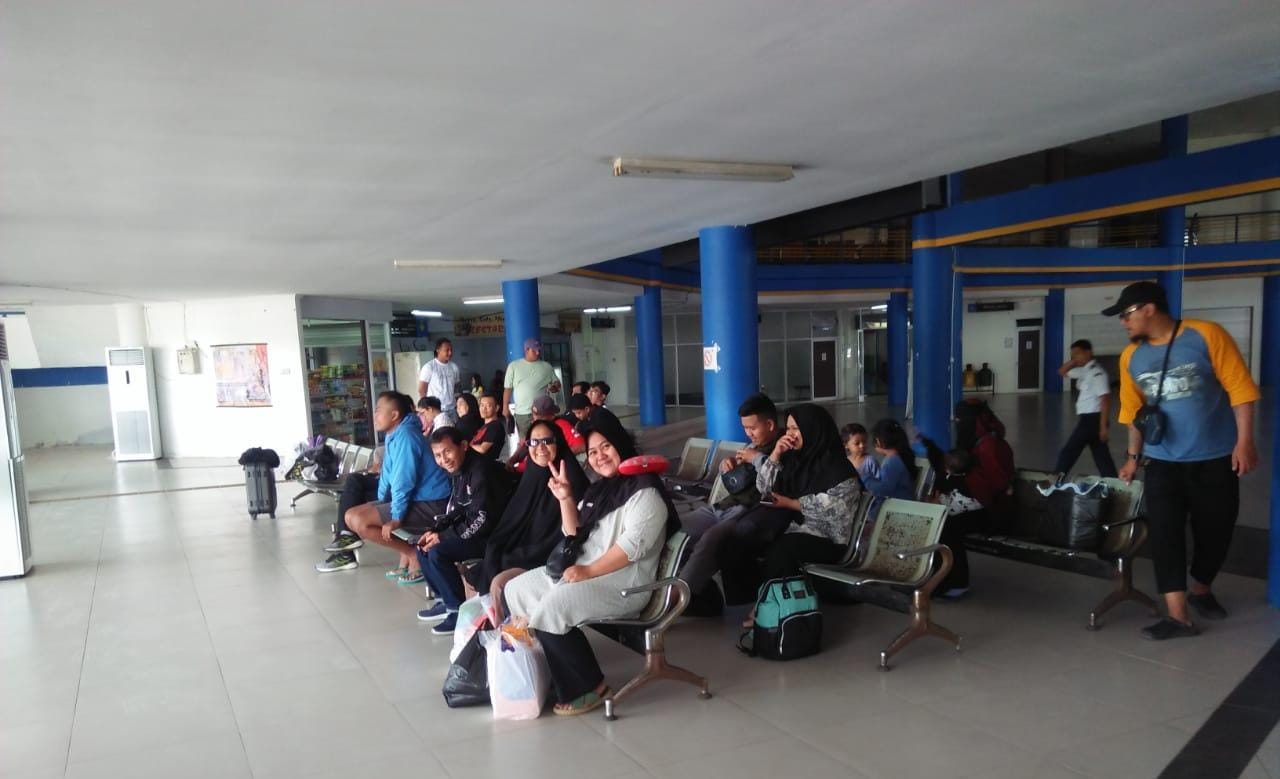 RAMAI - Suasana di Terminal Dhaksinarga Selang, Wonosari pada Selasa (26/12/2023).  (Foto: Gunawan/Radar Jogja)