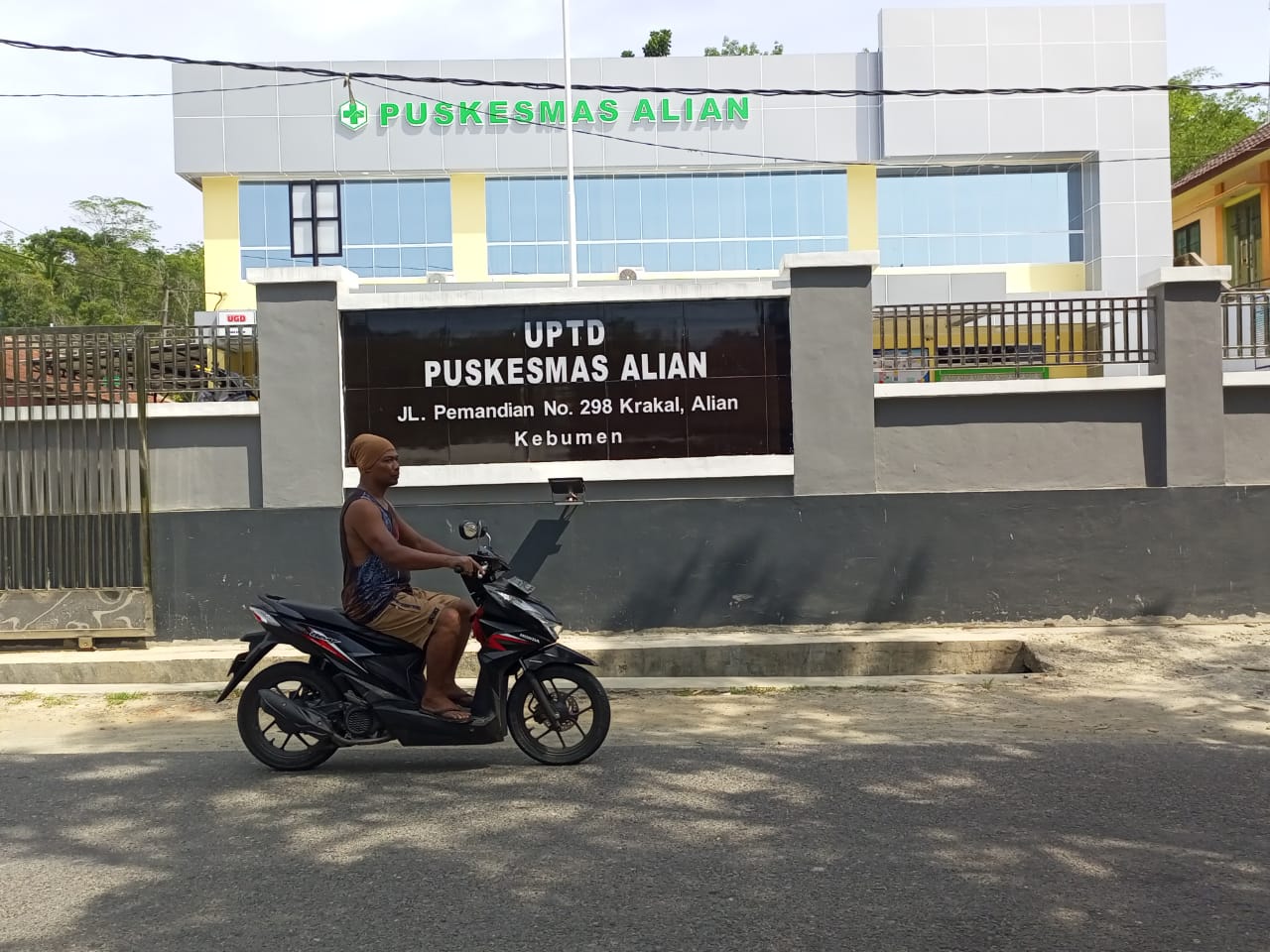 WAJAH BARU : Gedung Puskesmas Alian tampak lebih megah pasca dibangun menggunakan dana bagi hasil cukai hasil tembakau (DBHCHT) senilai Rp 6,3 miliar. (M Hafied/Radar Jogja)