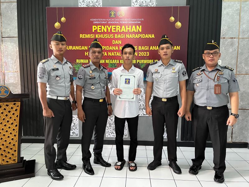 Pemberian remisi pengurangan masa pidana terhadap narapidana DT oleh Rutan Purworejo pada Senin (25/12) lalu. (ISTIMEWA)